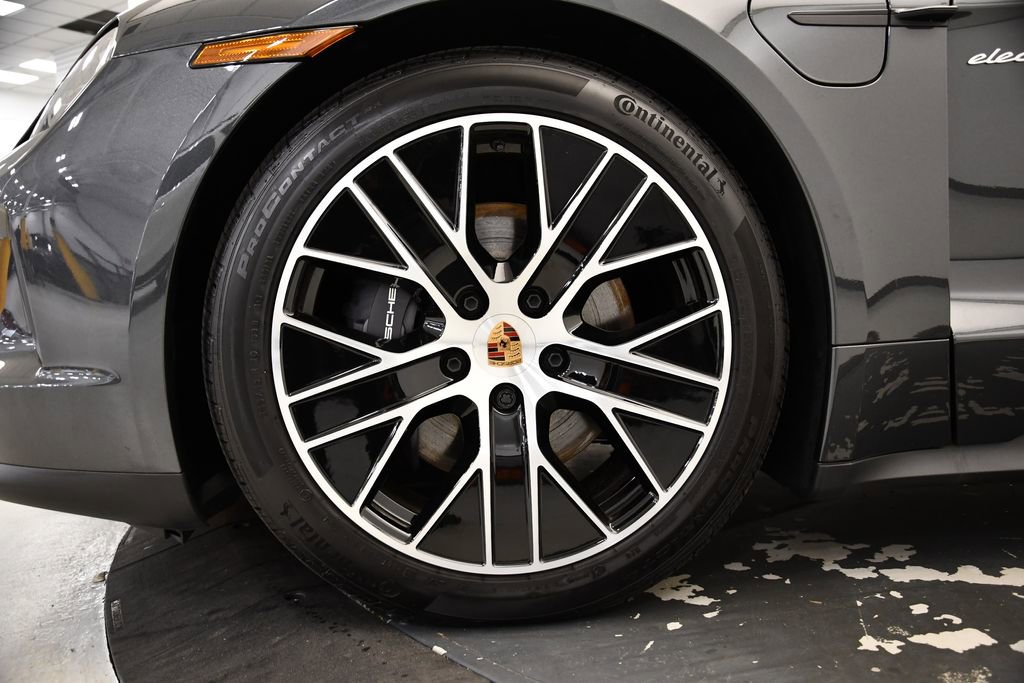 Used 2025 Porsche Taycan image 13