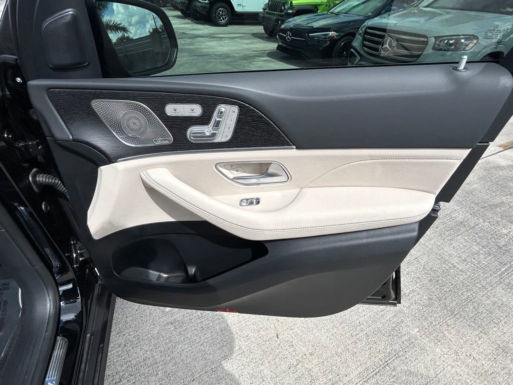 Used 2025 Mercedes-Benz GLE 450e 4MATIC image 29