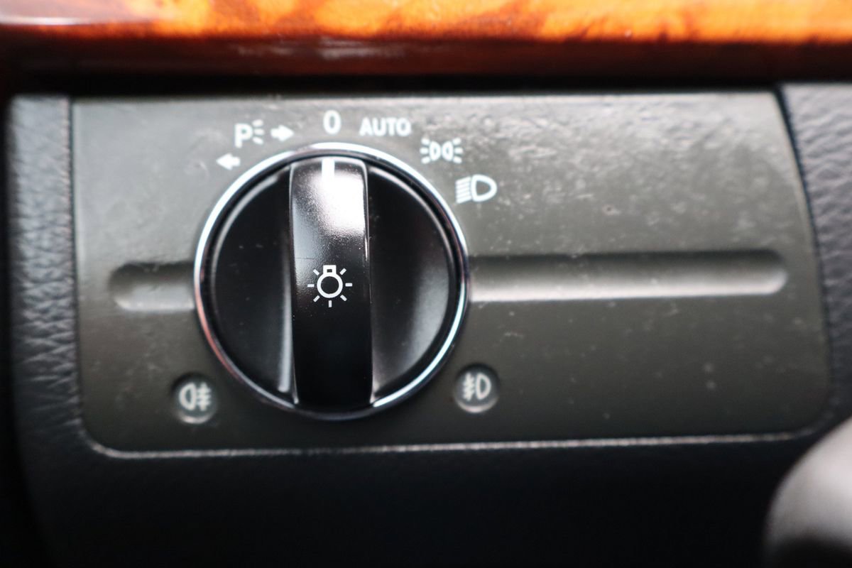 Used 2005 Mercedes-Benz E 500 4MATIC image 30