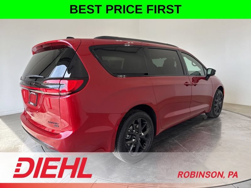 New 2027 Chrysler Pacifica Limited w/ Family Tech Group AWD/4WD image 7