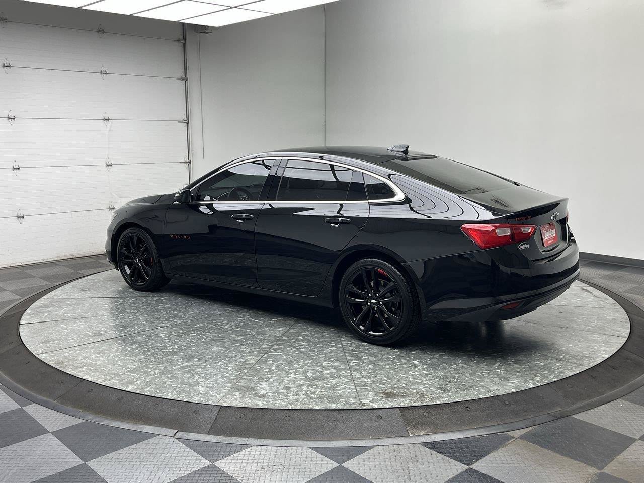 Certified 2018 Chevrolet Malibu LT w/ Leather Package FWD image 2