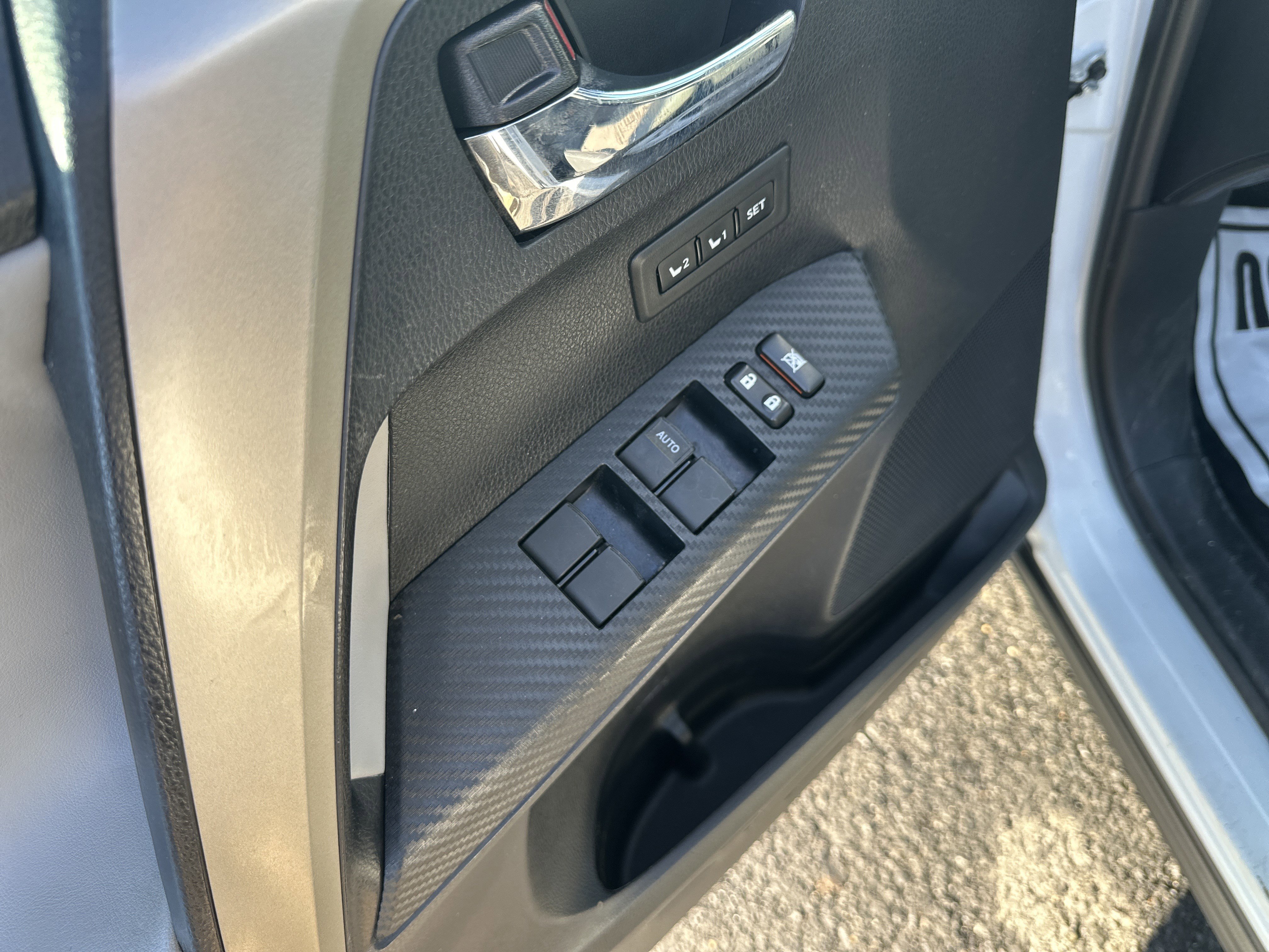 Used 2014 Toyota RAV4 Limited image 16