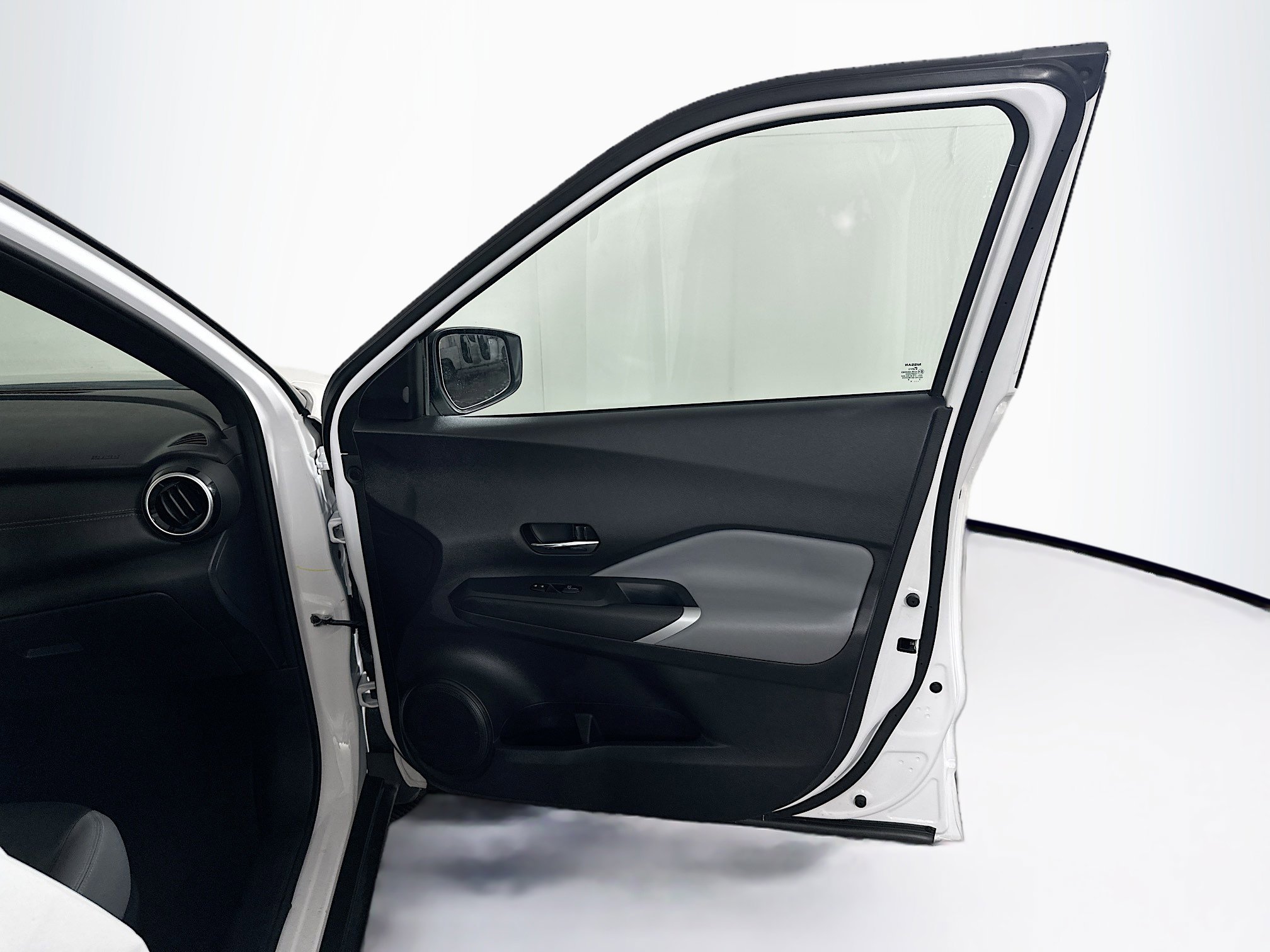 Used 2024 Nissan Kicks SR w/ SR Premium Package image 32