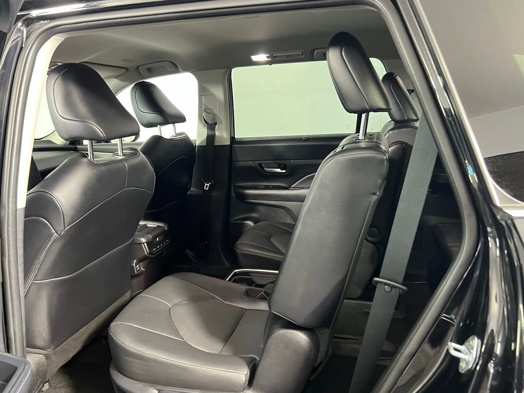Used 2025 Toyota Grand Highlander AWD image 31