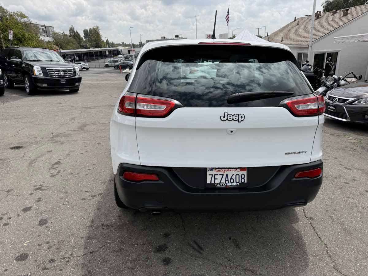Used 2014 Jeep Cherokee Sport image 5