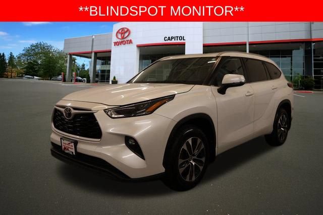 Used 2023 Toyota Highlander XLE AWD/4WD image 7