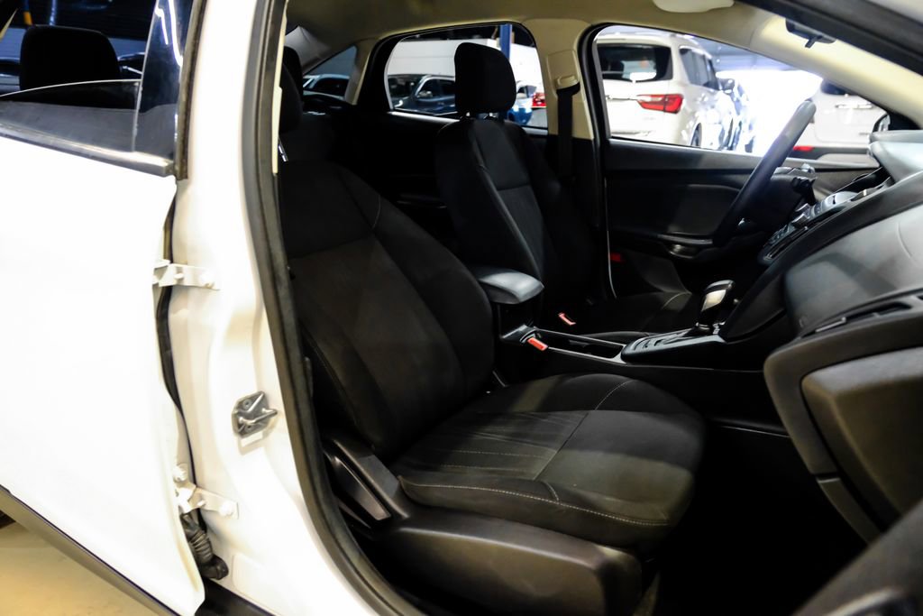 Used 2017 Ford Focus SE FWD image 31