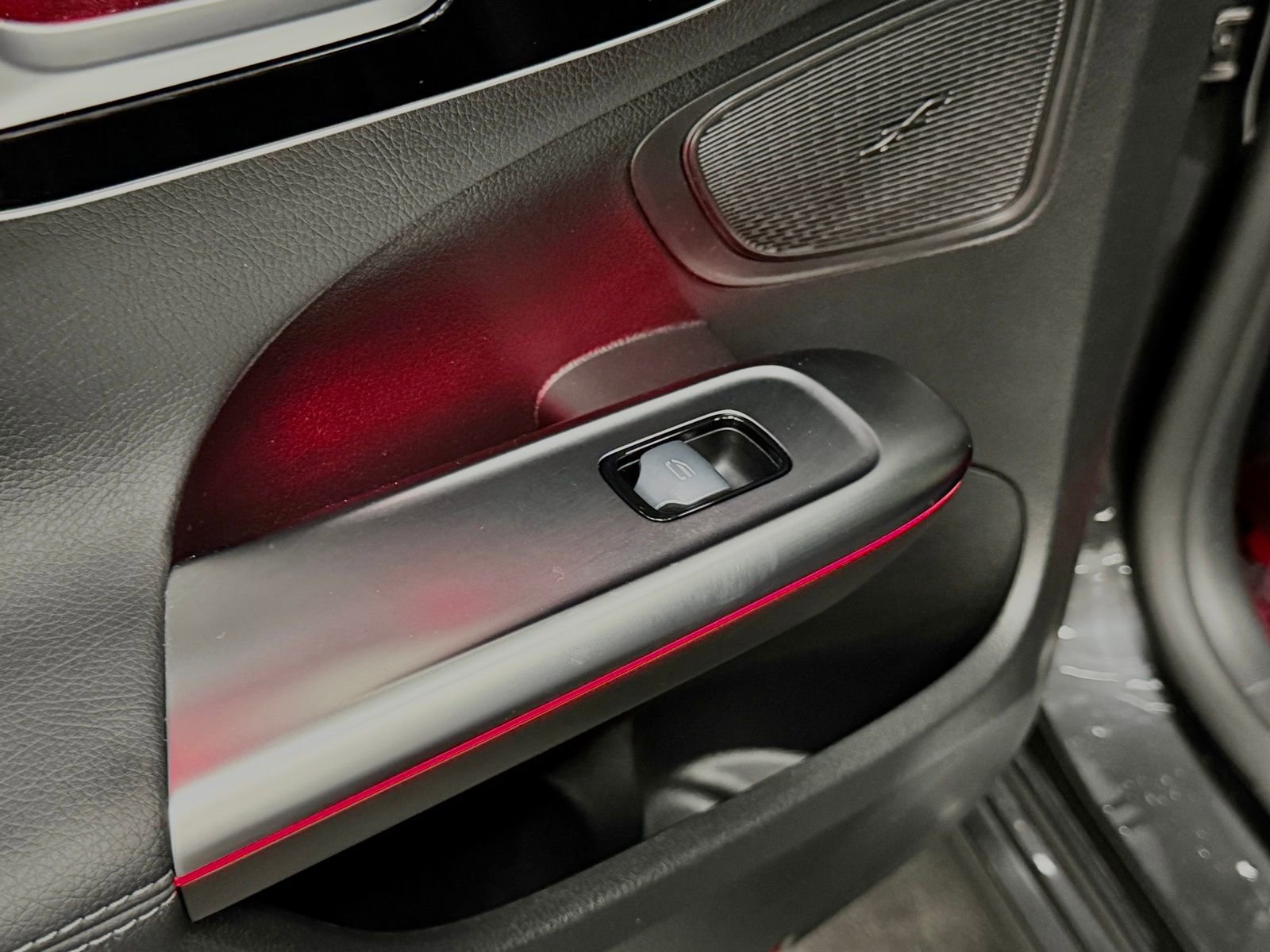 Used 2023 Mercedes-Benz C 300 Sedan w/ Exclusive Trim Package image 38