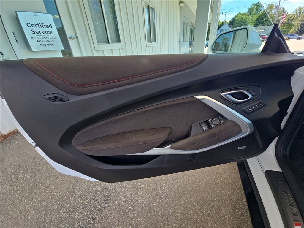 Used 2018 Chevrolet Camaro ZL1 image 21