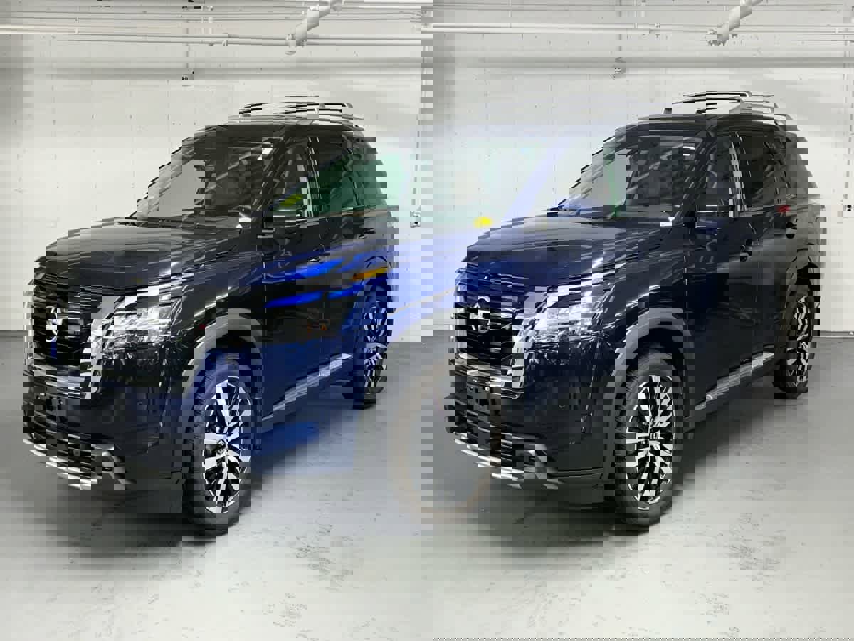 Used 2023 Nissan Pathfinder Platinum image 10