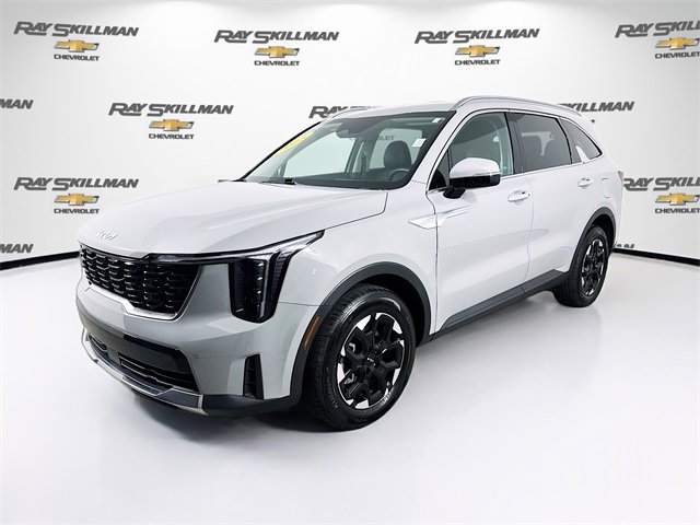 Used 2025 Kia Sorento S image 3