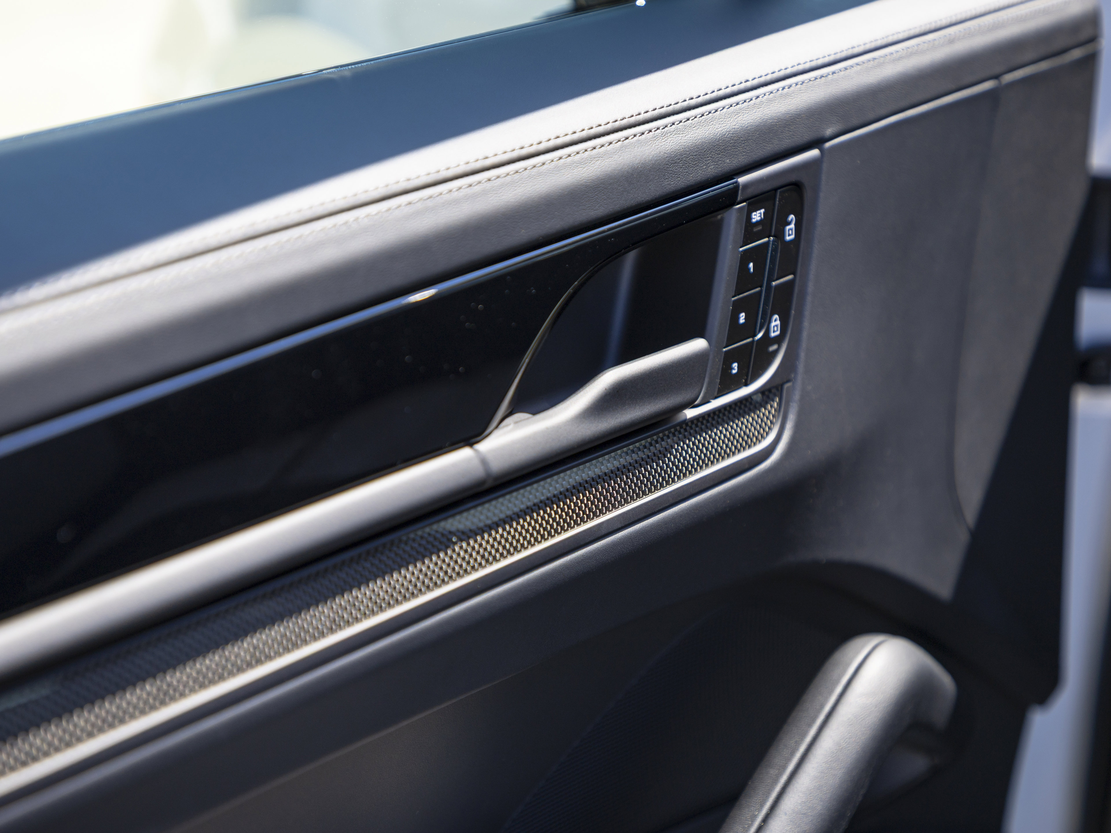 New 2026 Porsche Cayenne Turbo GT image 39