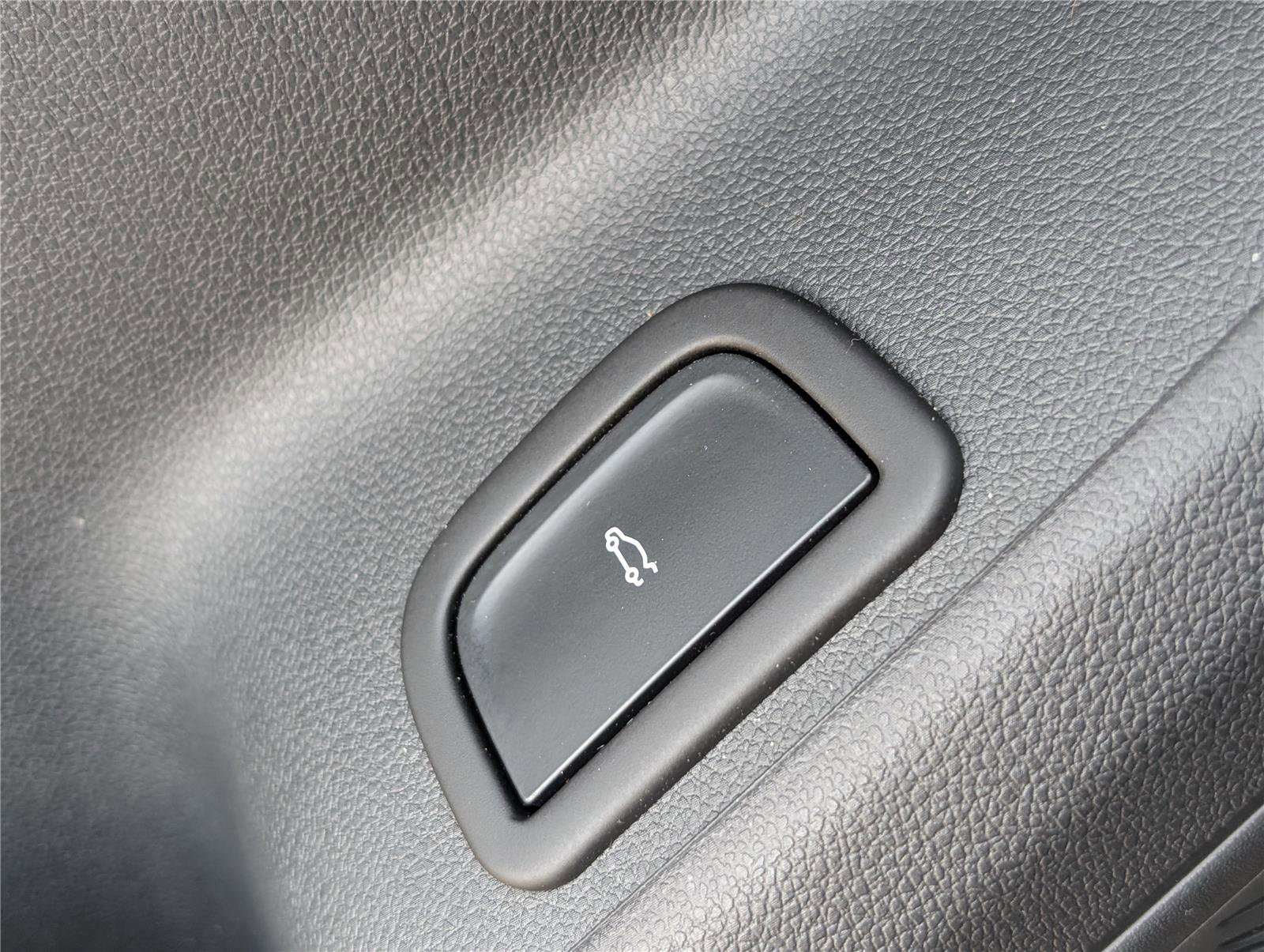 Used 2025 Chevrolet Traverse Z71 w/ LPO, Floor Liner Package AWD/4WD image 23
