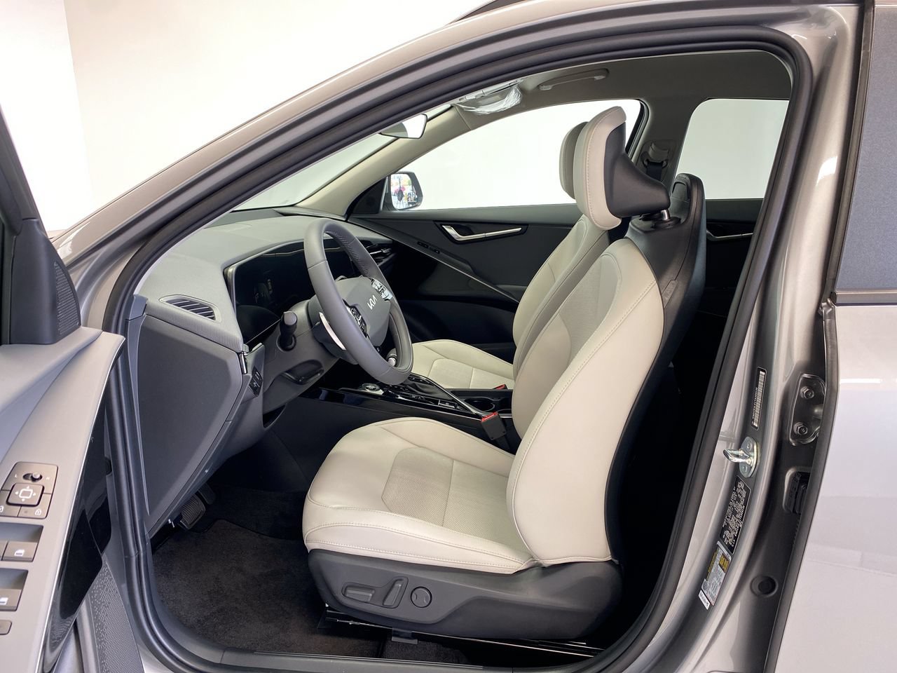 New 2026 Kia Niro EX FWD image 16