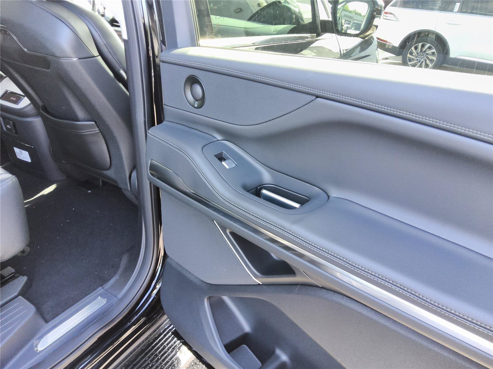 New 2027 Lincoln Navigator Premiere RWD image 21