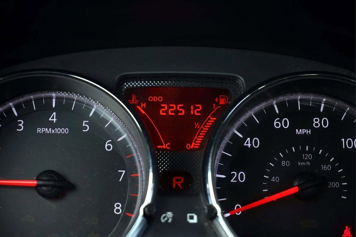 Used 2013 Nissan Versa SL w/ SL Tech Pkg image 28