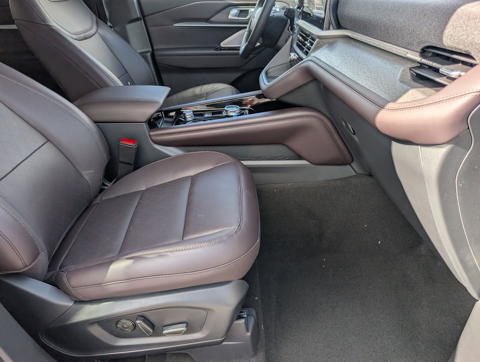 New 2026 Ford Explorer Platinum RWD image 28