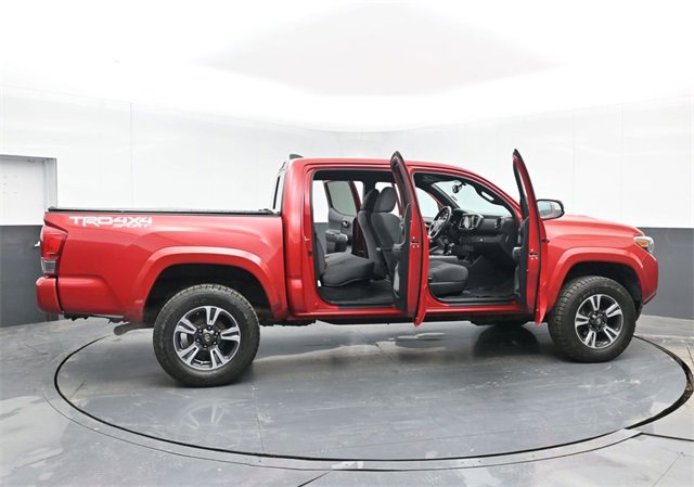 Used 2017 Toyota Tacoma TRD Sport w/ Tow Package (A/T) image 51