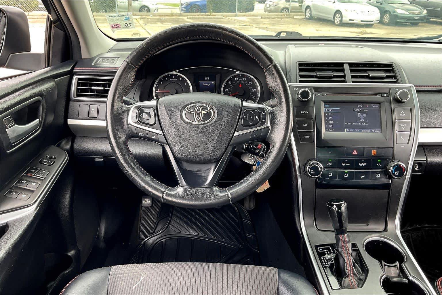 Used 2017 Toyota Camry LE FWD image 6