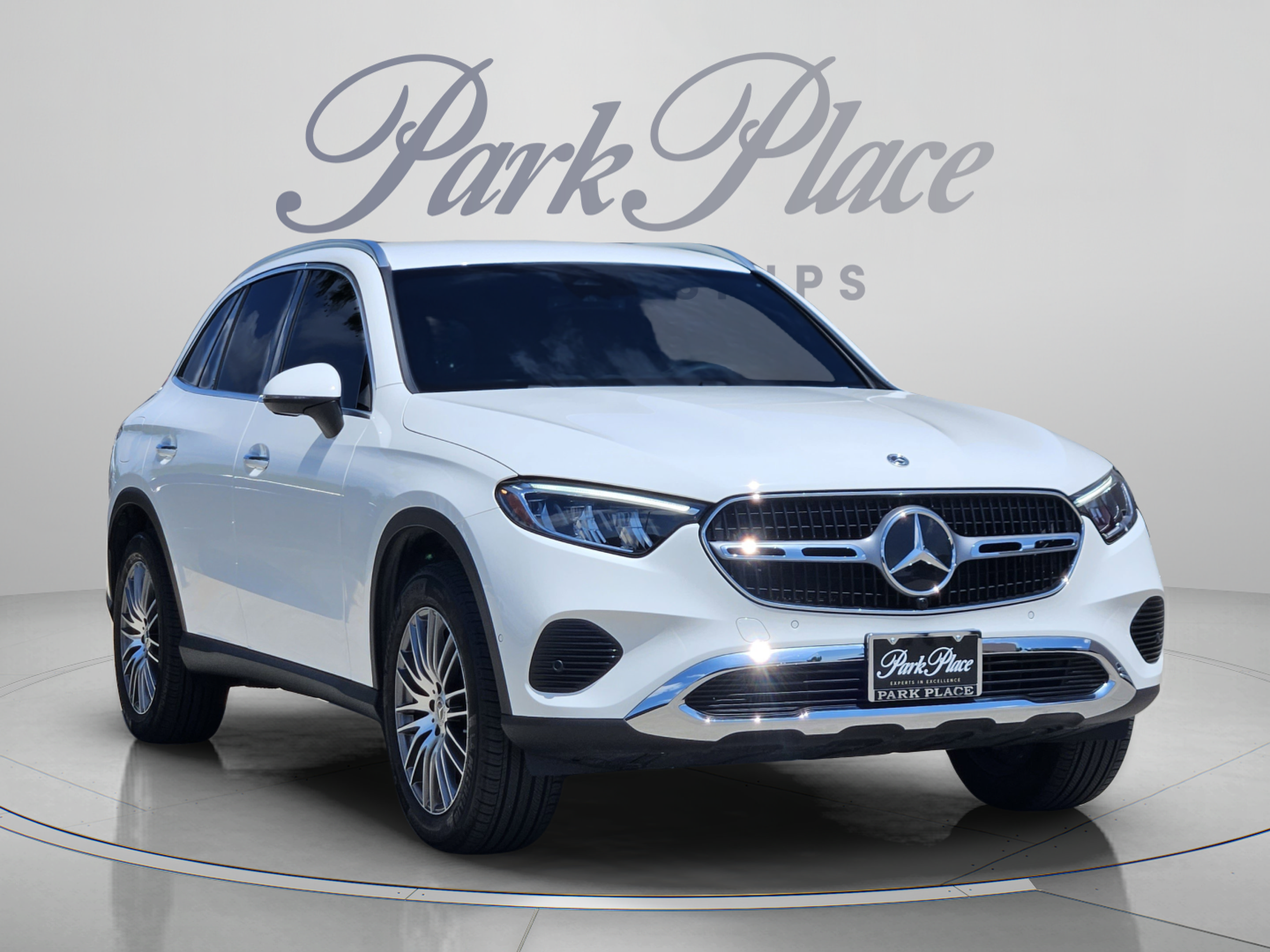 Certified 2025 Mercedes-Benz GLC 300 4MATIC image 4