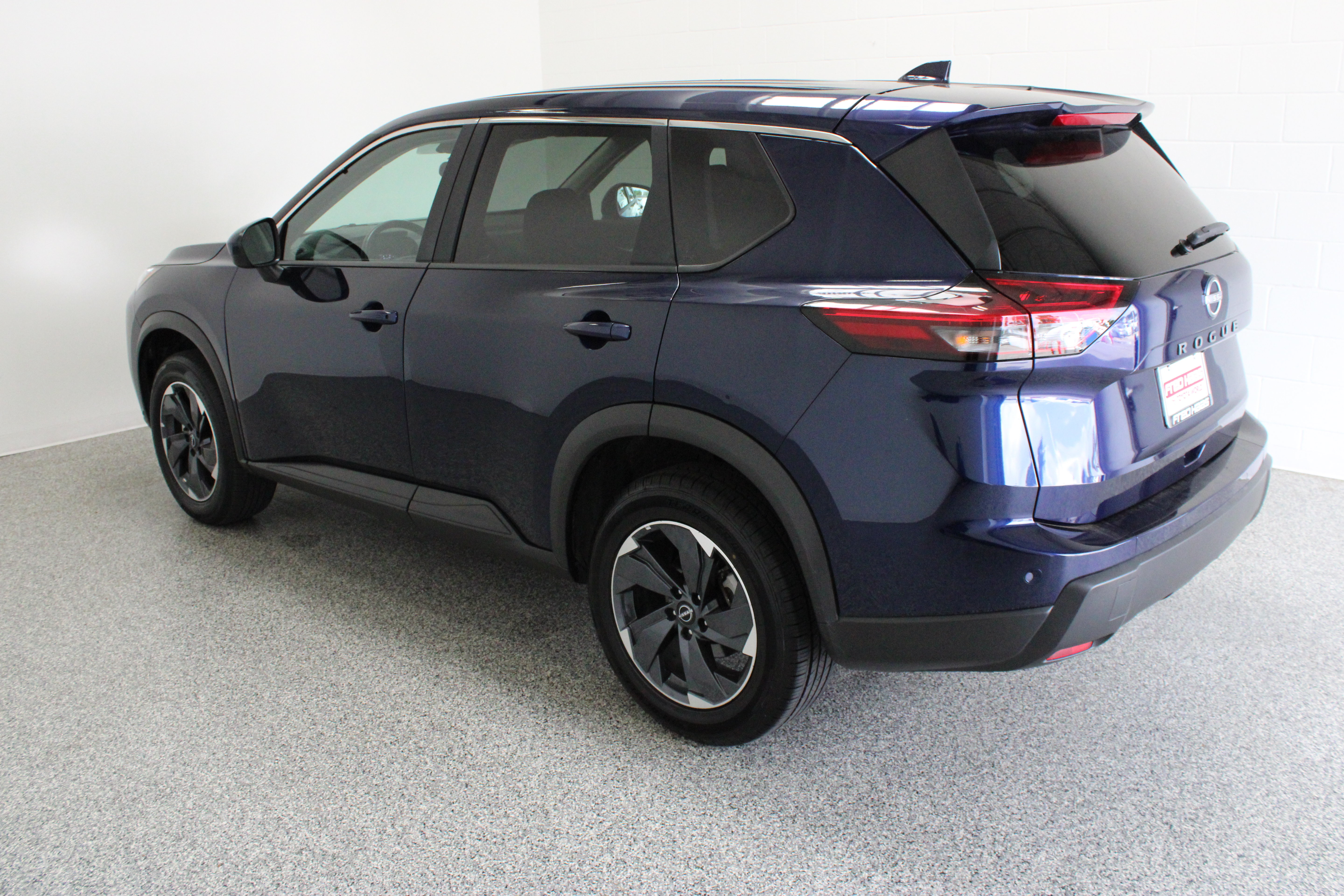 Used 2025 Nissan Rogue SV FWD image 9