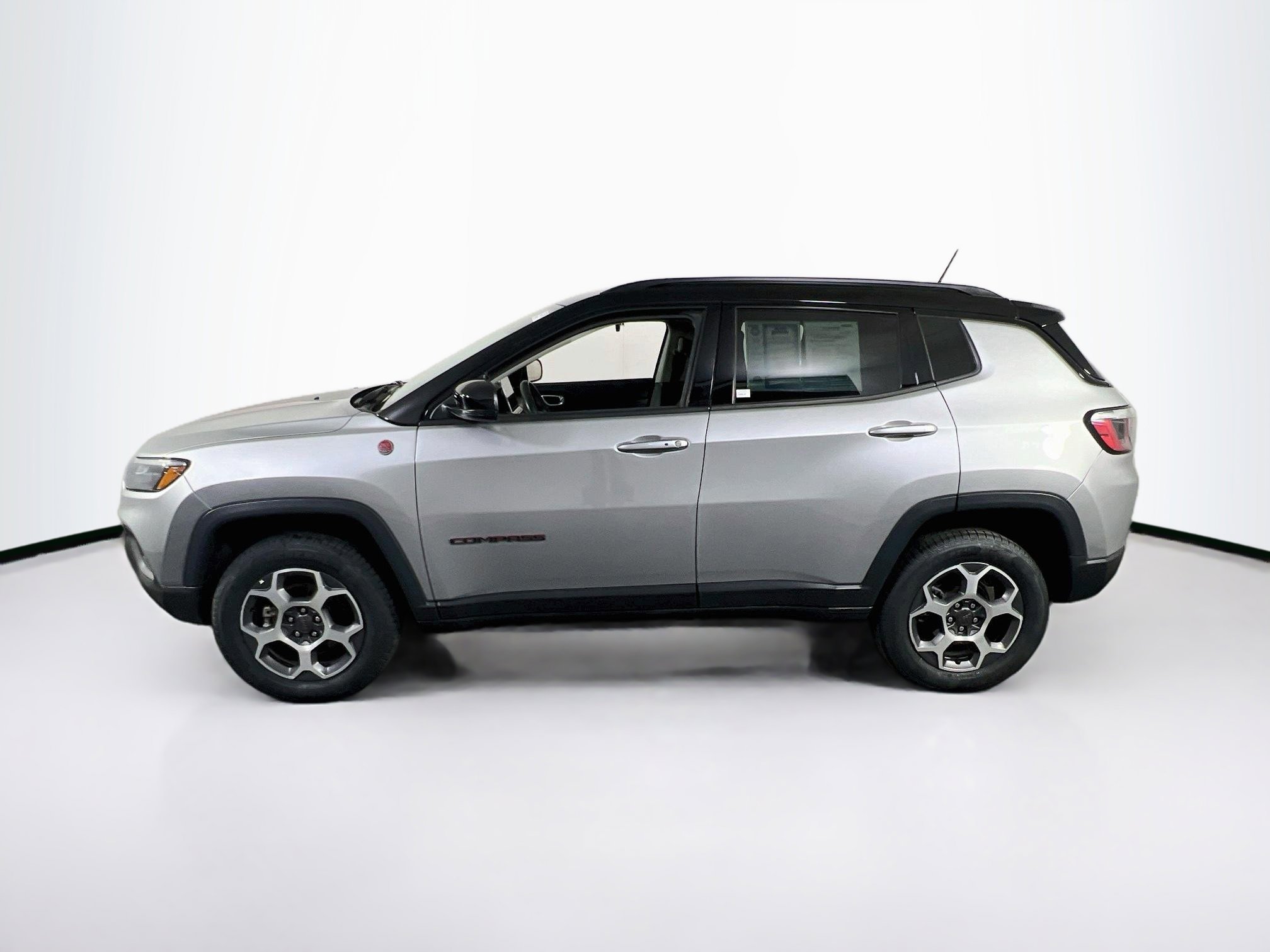 Used 2022 Jeep Compass Trailhawk image 8