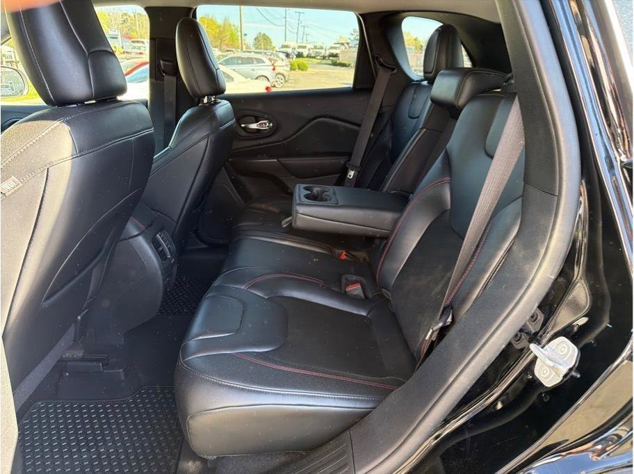 Used 2020 Jeep Cherokee Trailhawk w/ Technology Group image 12