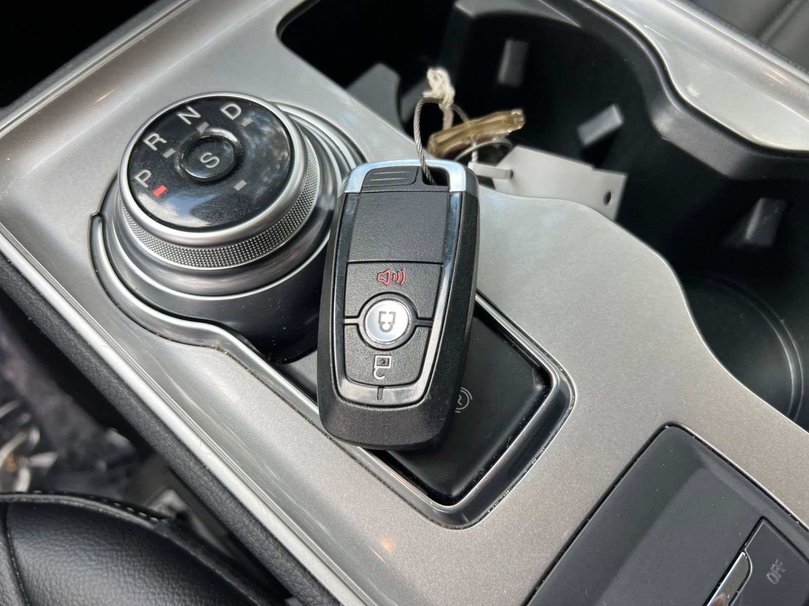 Used 2024 Ford Edge SEL image 20