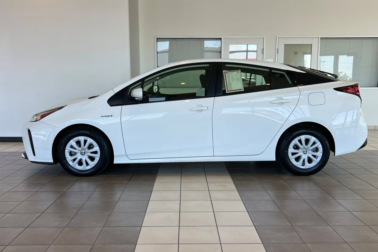 Certified 2022 Toyota Prius LE FWD image 7