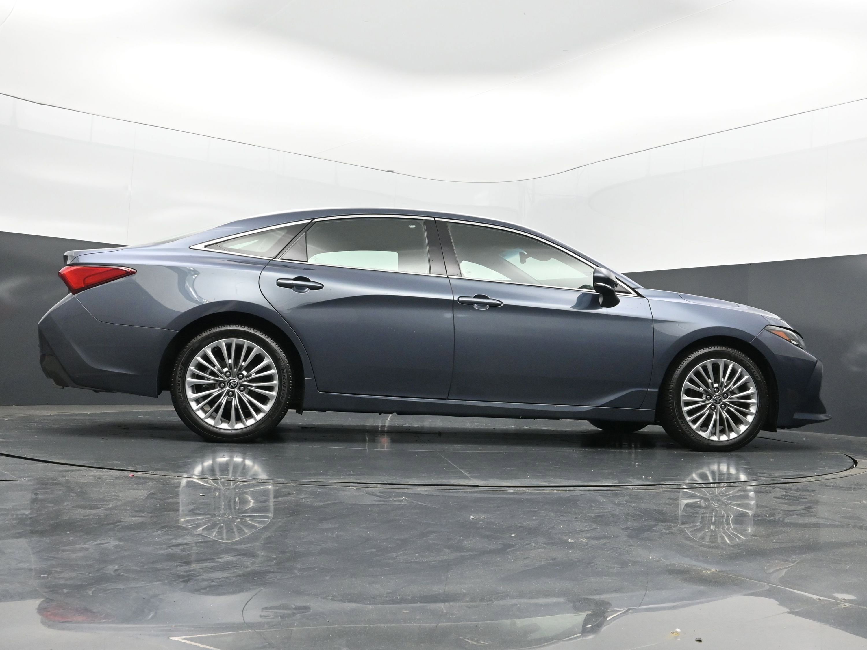 Used 2022 Toyota Avalon Limited w/ Advanced Safety Package FWD image 40