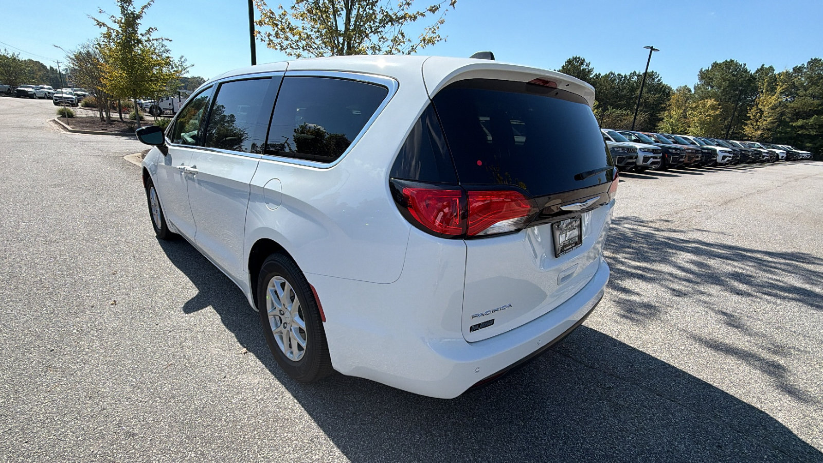 New 2027 Chrysler Pacifica LX FWD image 10