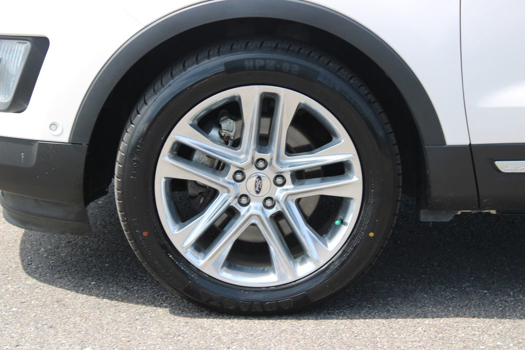 Used 2017 Ford Explorer Limited w/ Equipment Group 301A FWD image 22