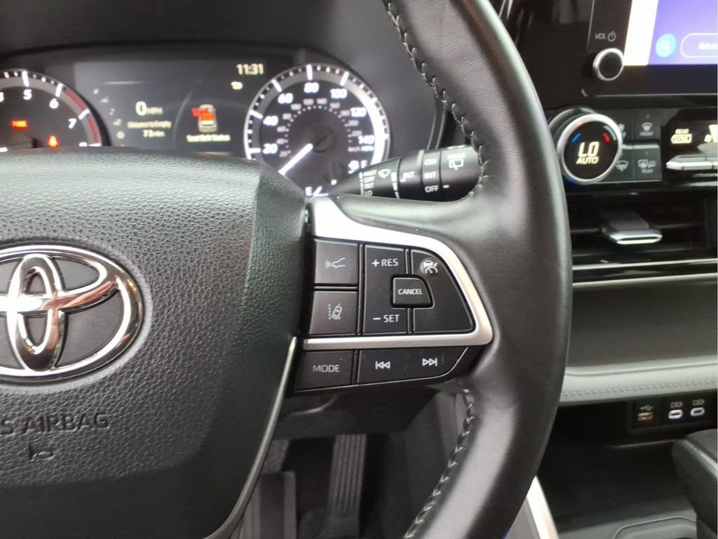 Used 2023 Toyota Highlander LE image 22