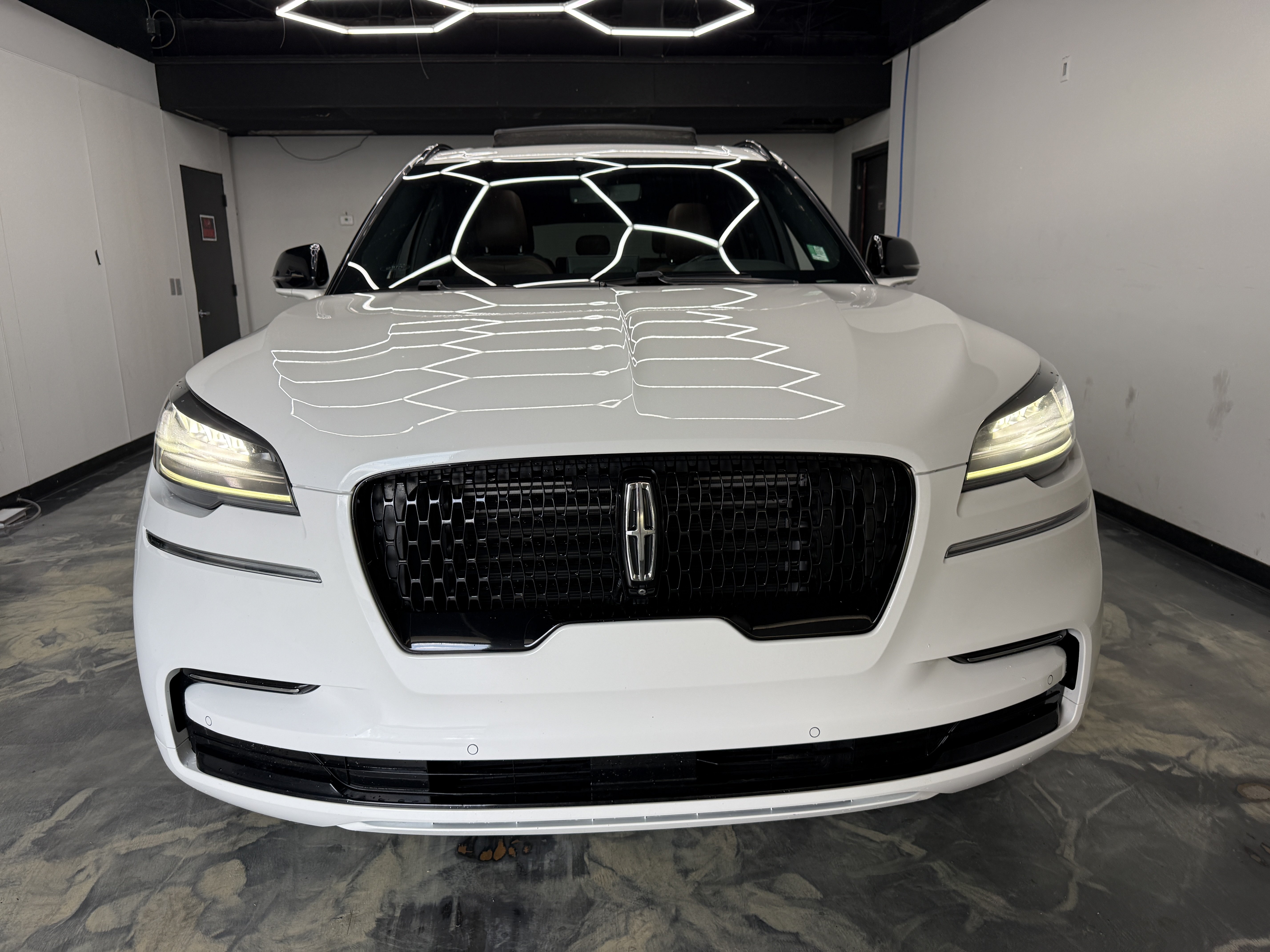 Used 2023 Lincoln Aviator Reserve w/ Jet Appearance Package AWD/4WD image 7