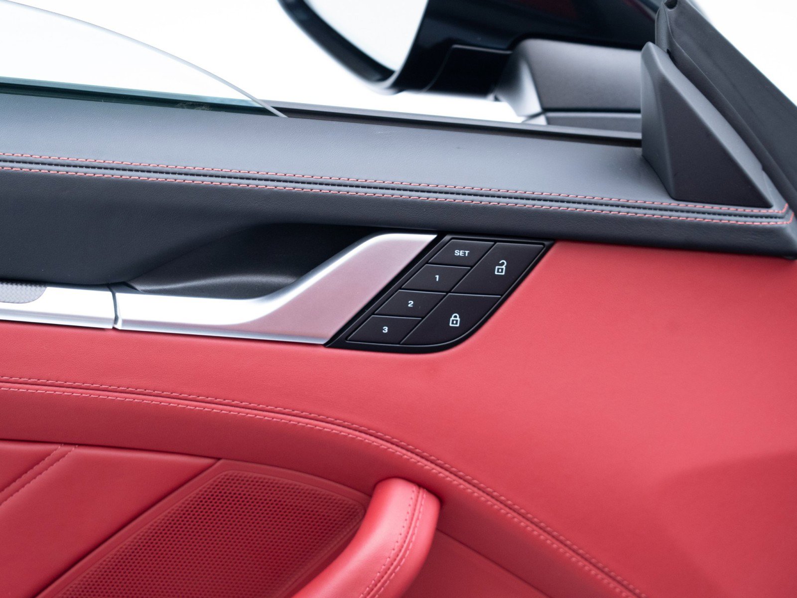 Used 2025 Porsche 911 Turbo image 25