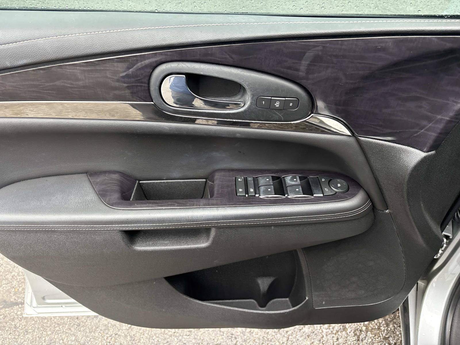 Used 2017 Buick Enclave Leather FWD image 12