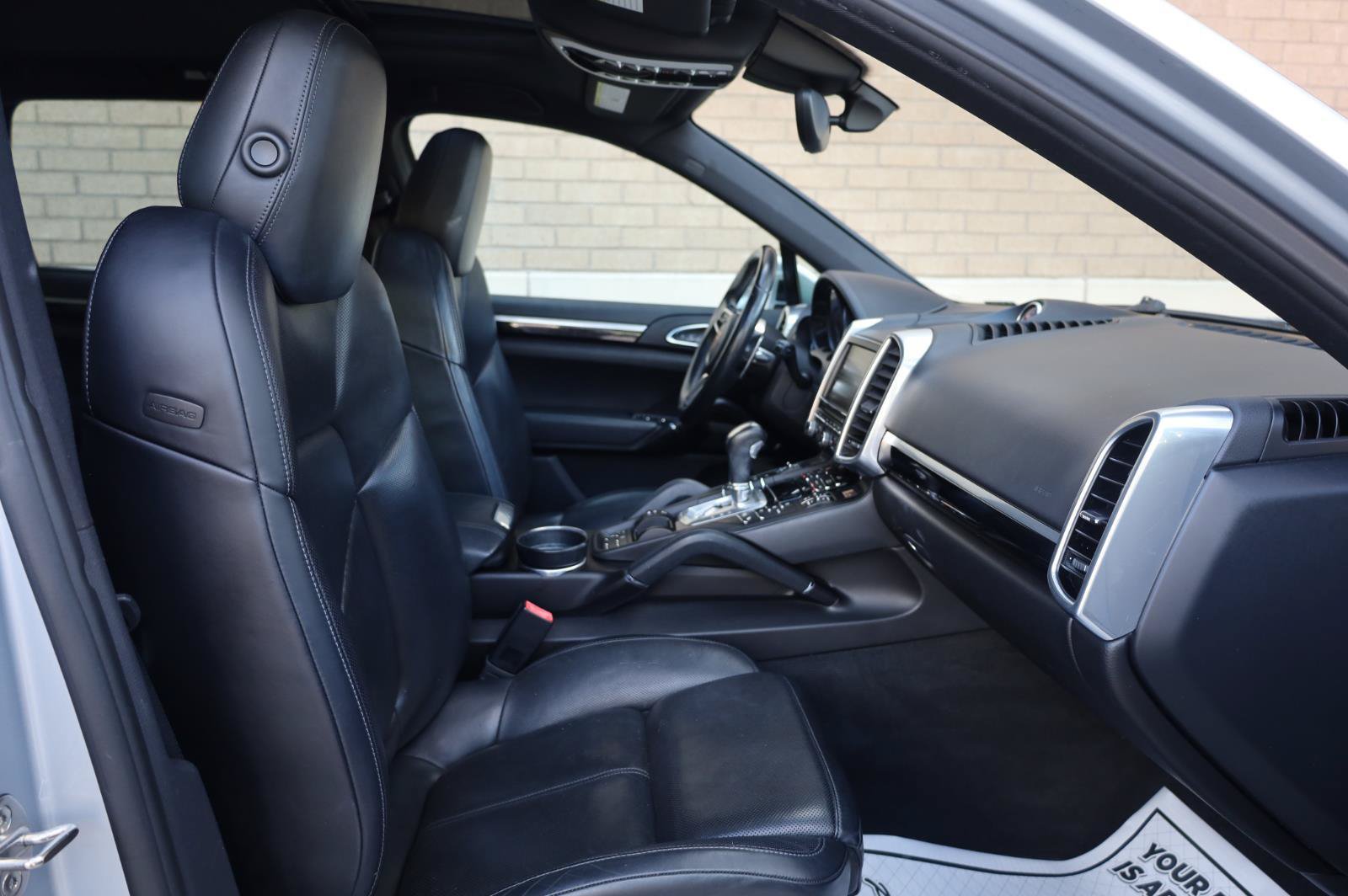 Used 2016 Porsche Cayenne AWD/4WD image 28