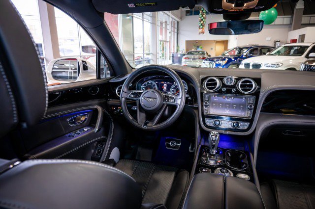 Used 2018 Bentley Bentayga image 32