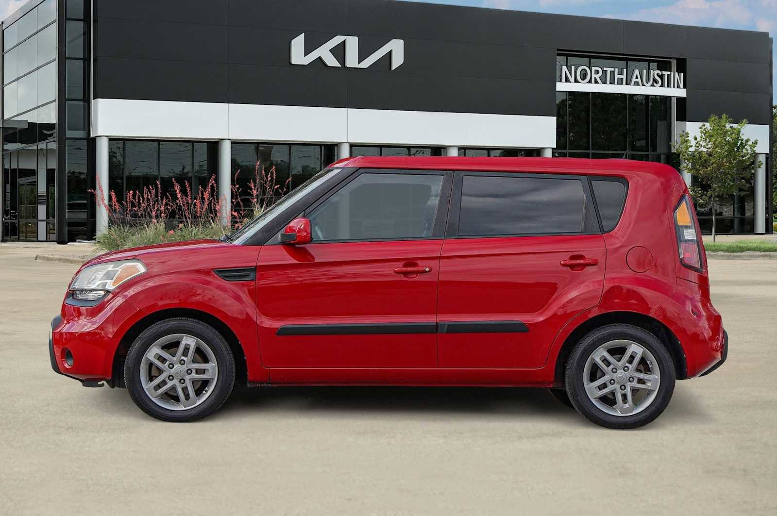 Used 2011 Kia Soul + image 4