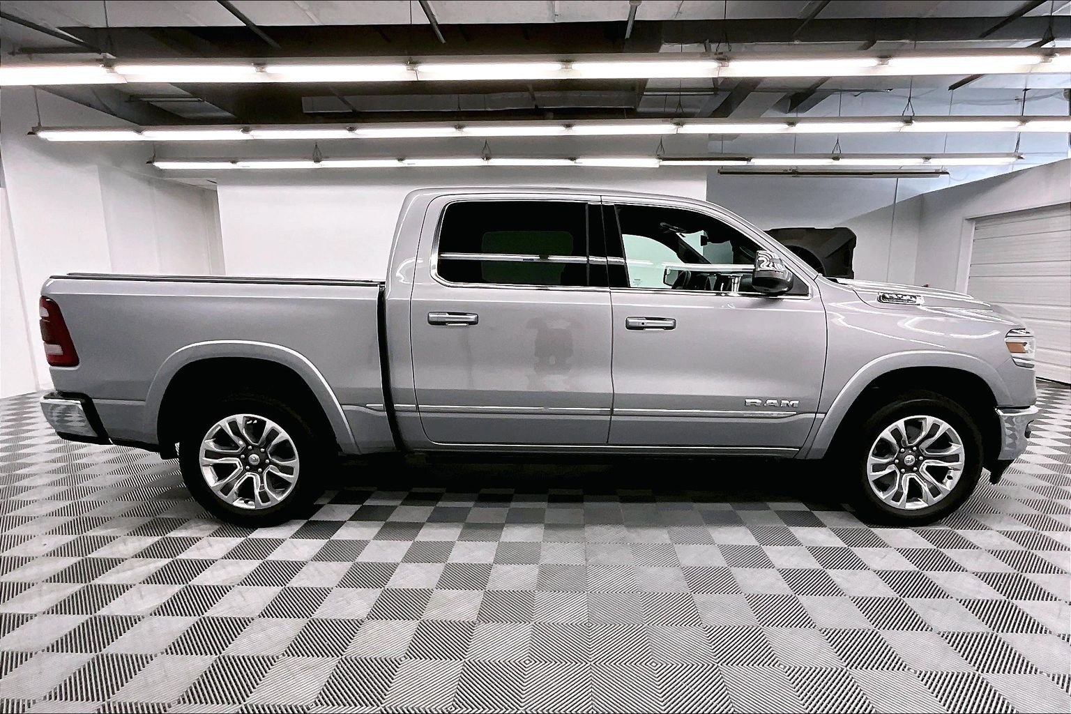 Used 2024 RAM 1500 Limited AWD/4WD image 15
