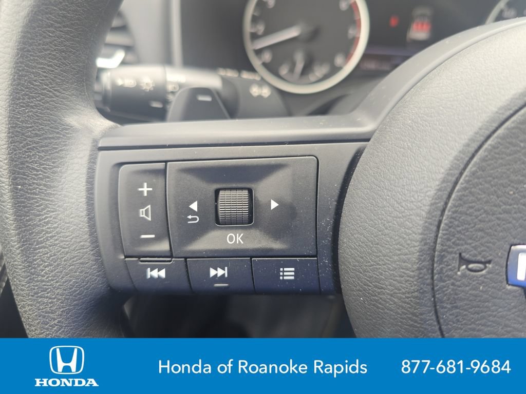 Used 2024 Nissan Rogue SV AWD/4WD image 25