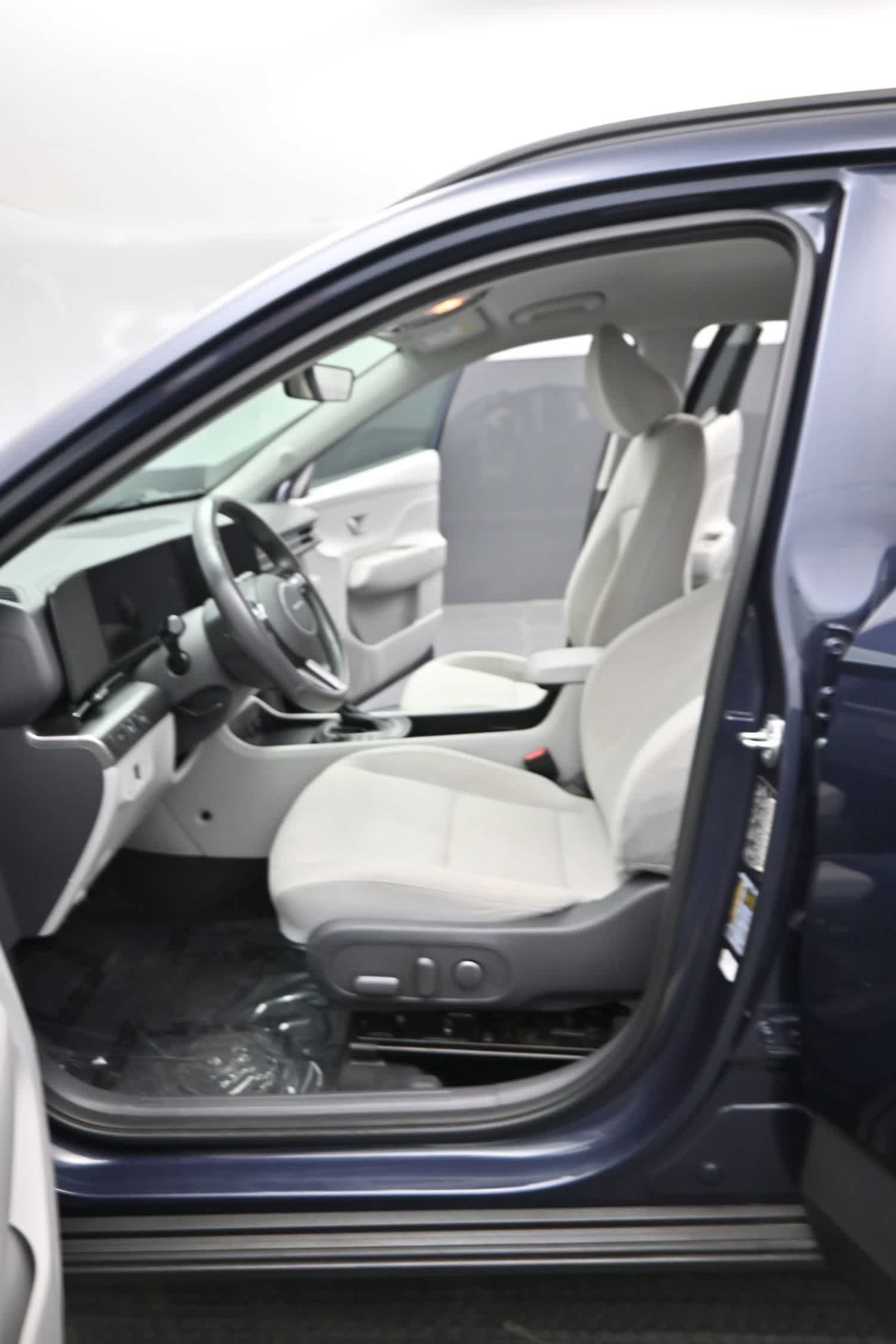 Used 2024 Hyundai Kona SEL AWD/4WD image 17
