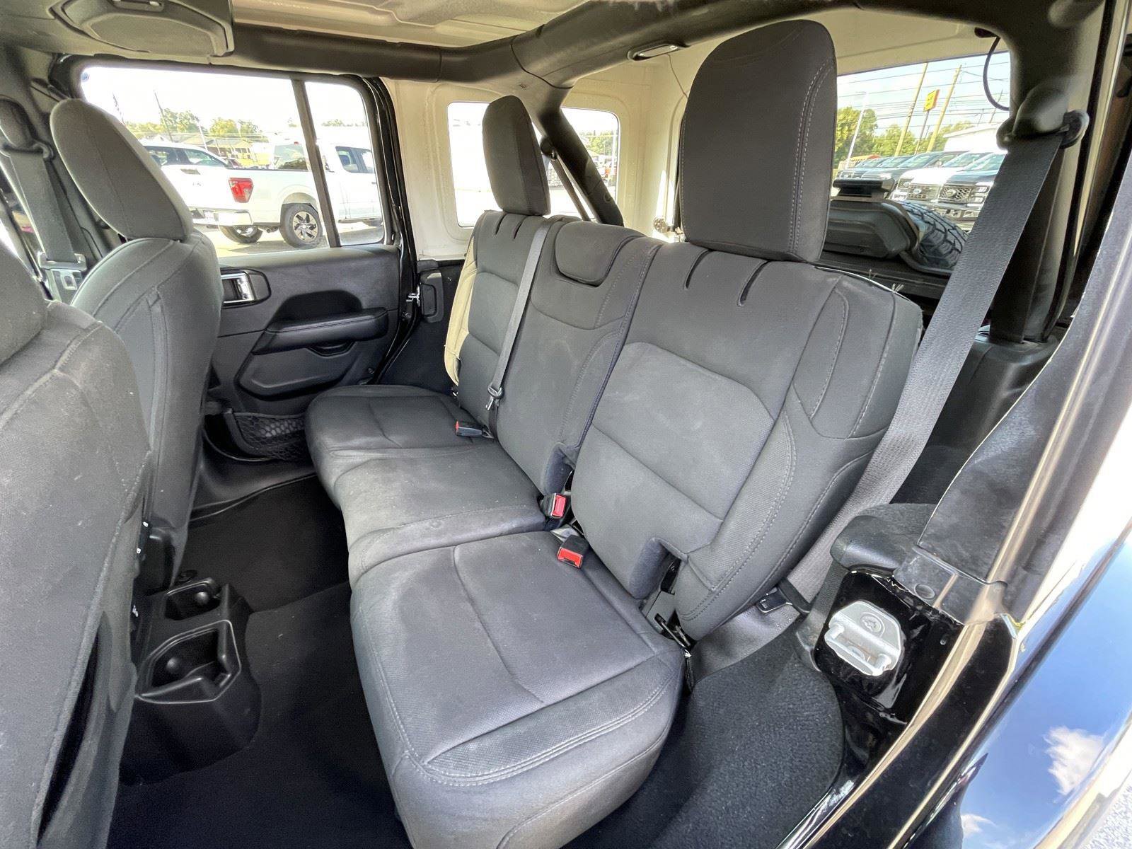 Used 2020 Jeep Wrangler Unlimited Sahara image 30