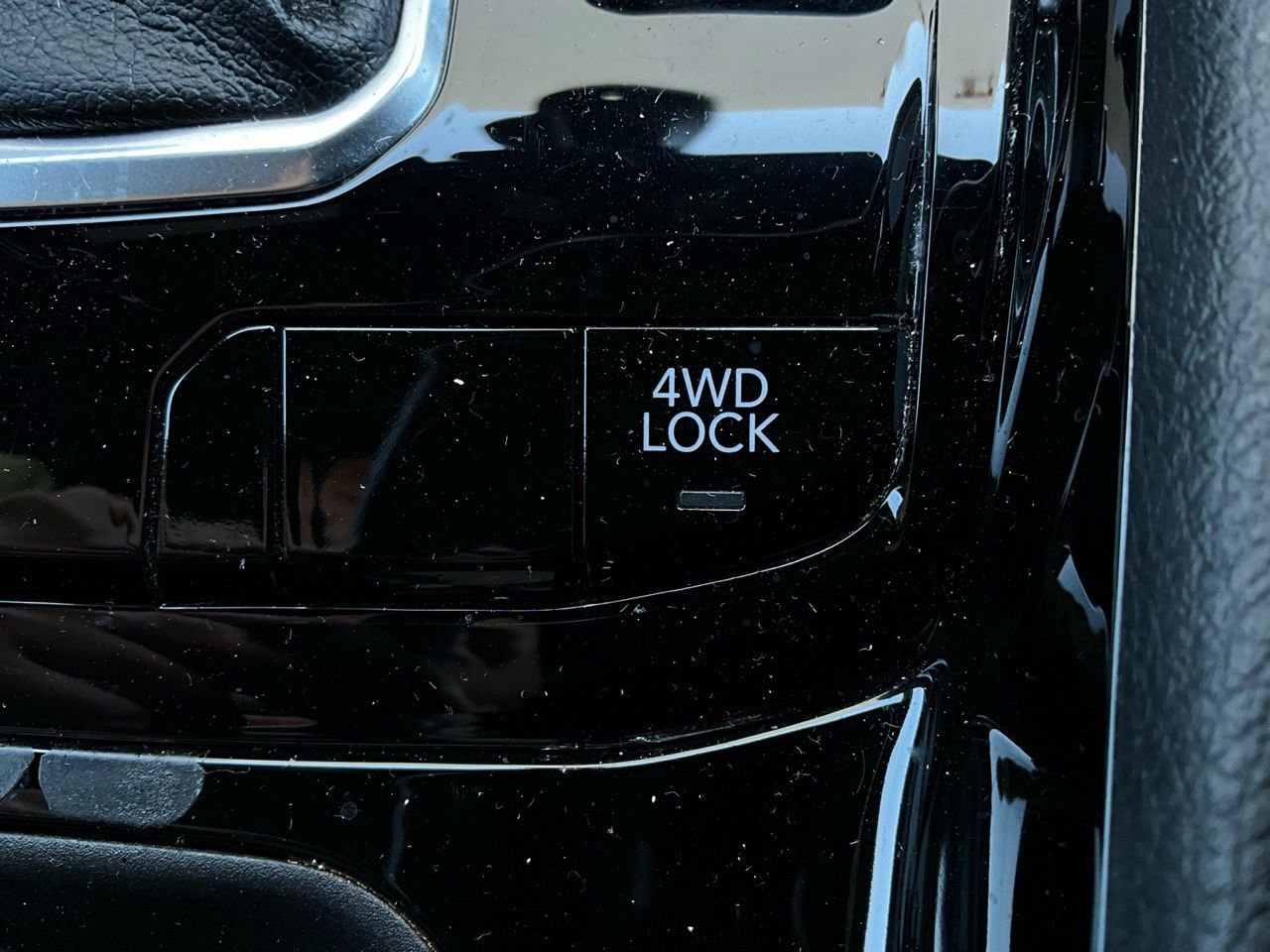 Used 2025 Jeep Compass Limited image 23