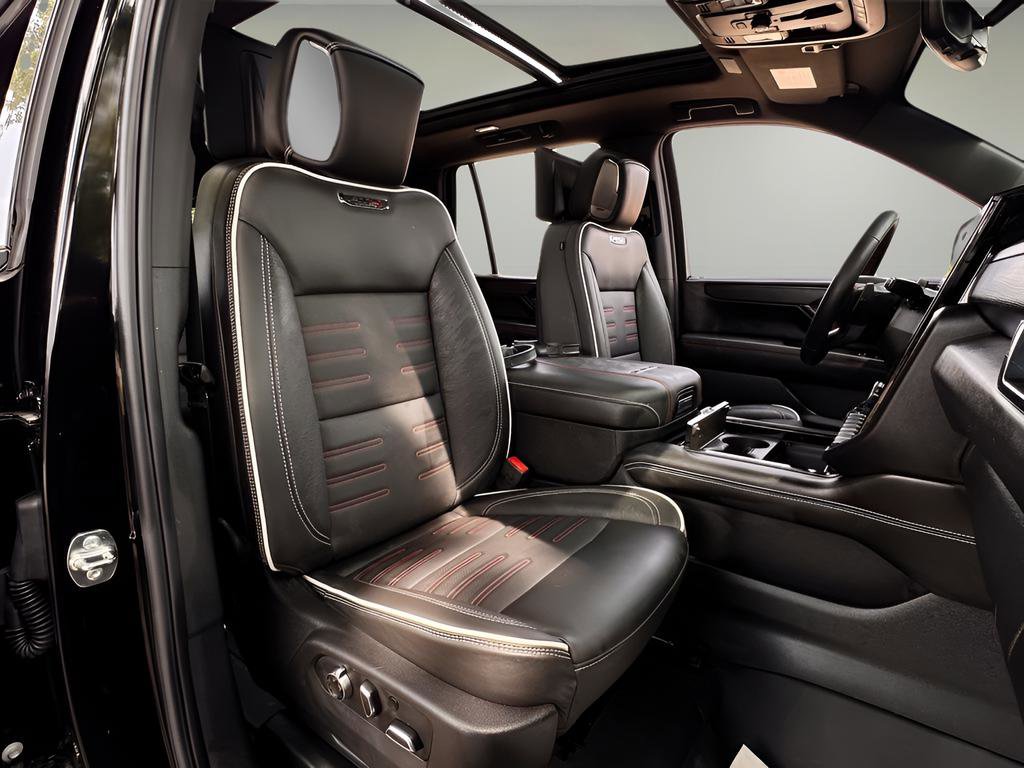 Used 2025 GMC Yukon AT4 Ultimate w/ LPO, Floor Liner Package image 32