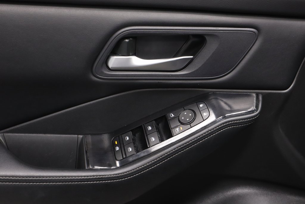 Certified 2025 Nissan Rogue SV image 22