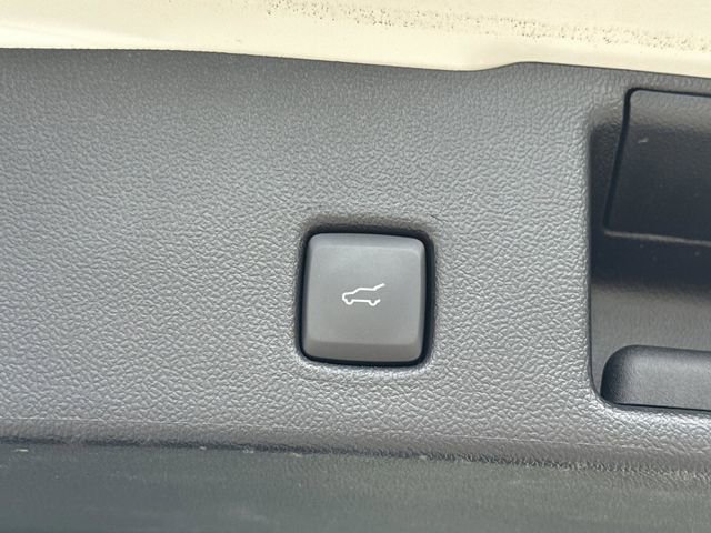 Used 2022 Ford Escape Titanium w/ Titanium Elite Package FWD image 18