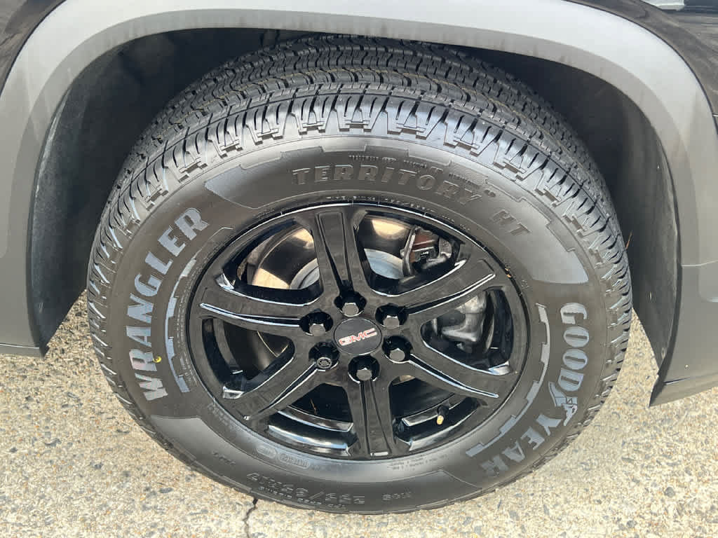 Used 2022 GMC Acadia AT4 w/ Technology Package AWD/4WD image 13