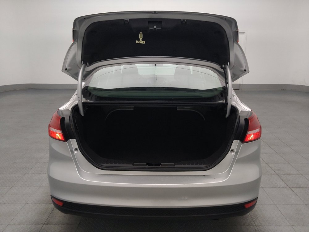 Used 2018 Ford Focus SE w/ SE Appearance Package FWD image 29
