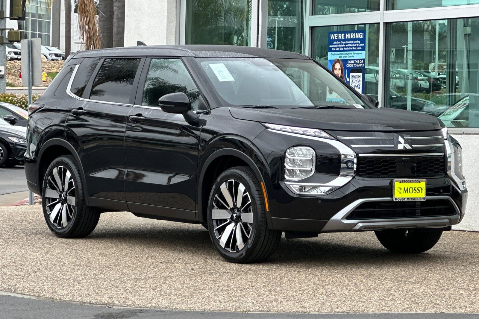 New 2025 Mitsubishi Outlander SE image 2